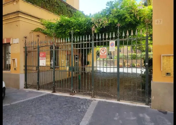 Peaceful Apartment In Prati